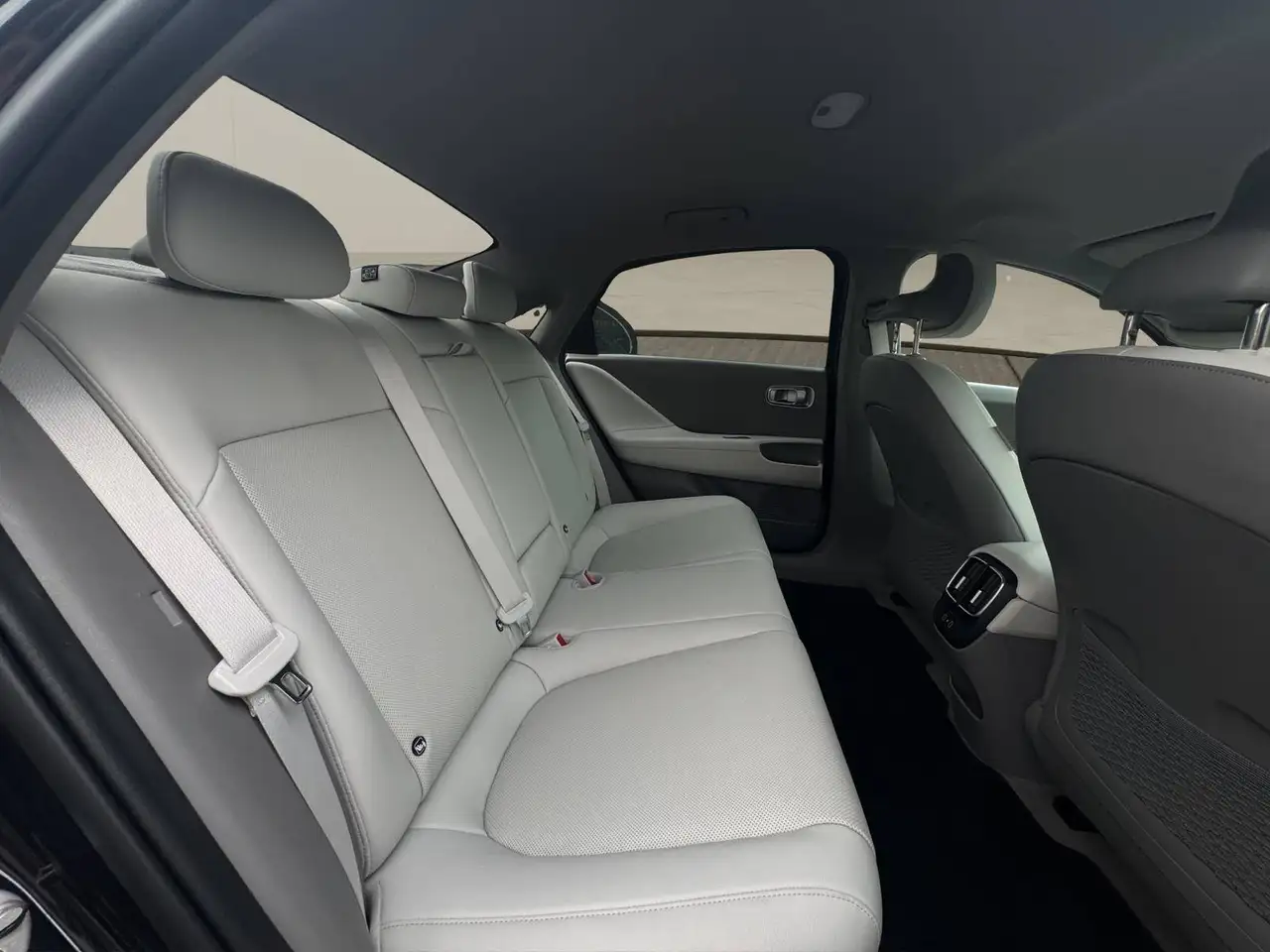 Hyundai IONIQ 6 12
