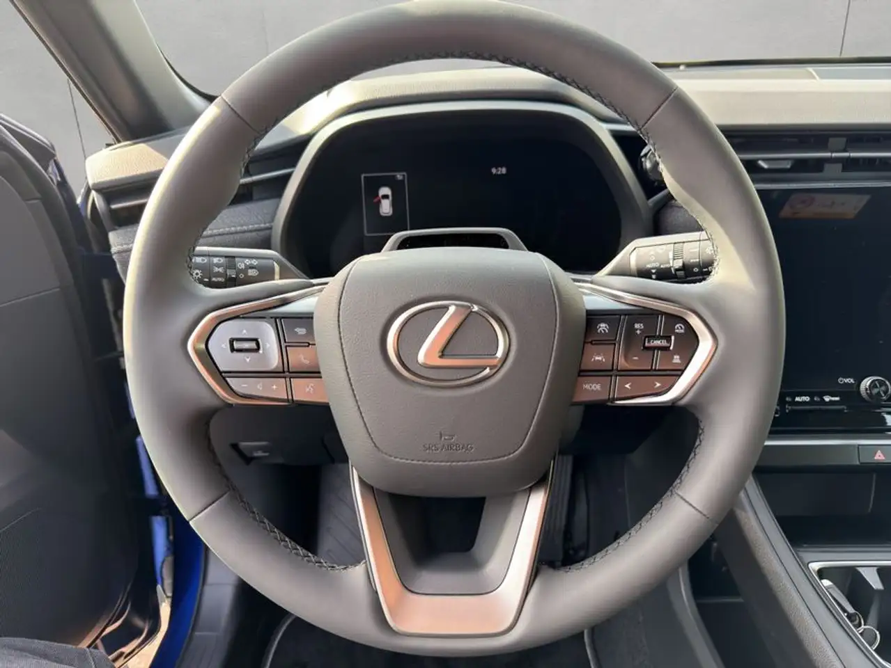 Lexus LBX 11