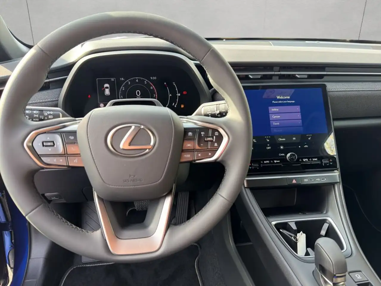 Lexus LBX 13