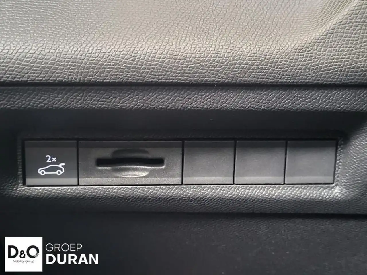 Peugeot 408 10