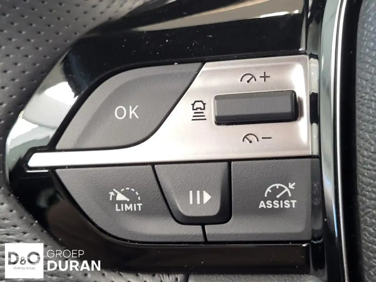 Peugeot 408 12