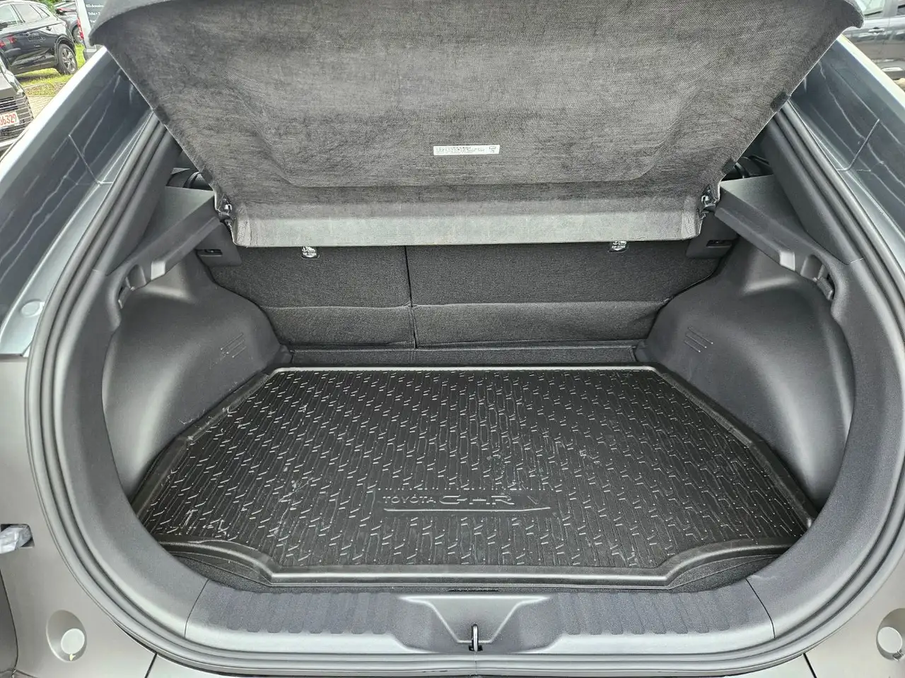 Toyota C-HR 11