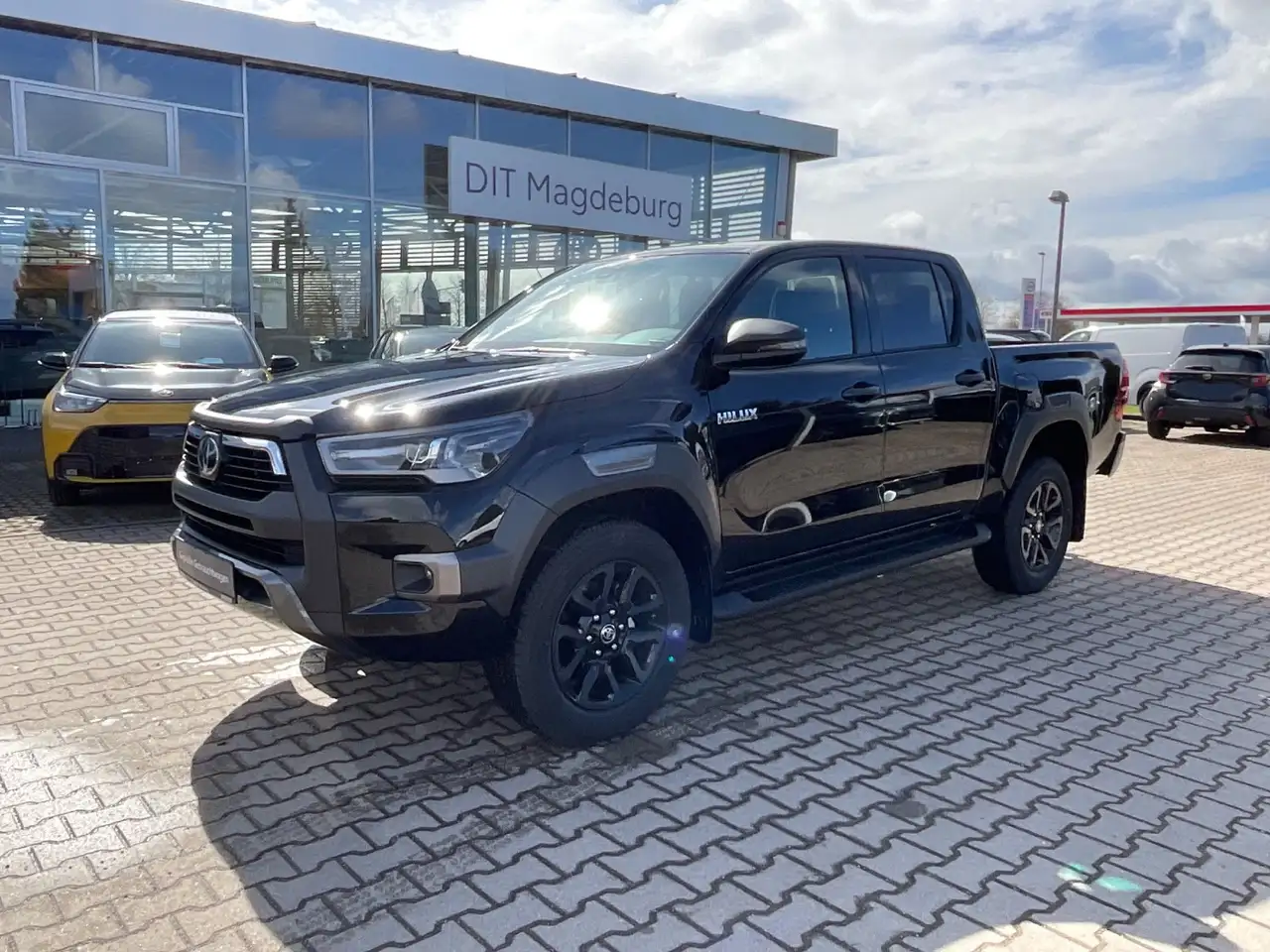 Toyota Hilux 2