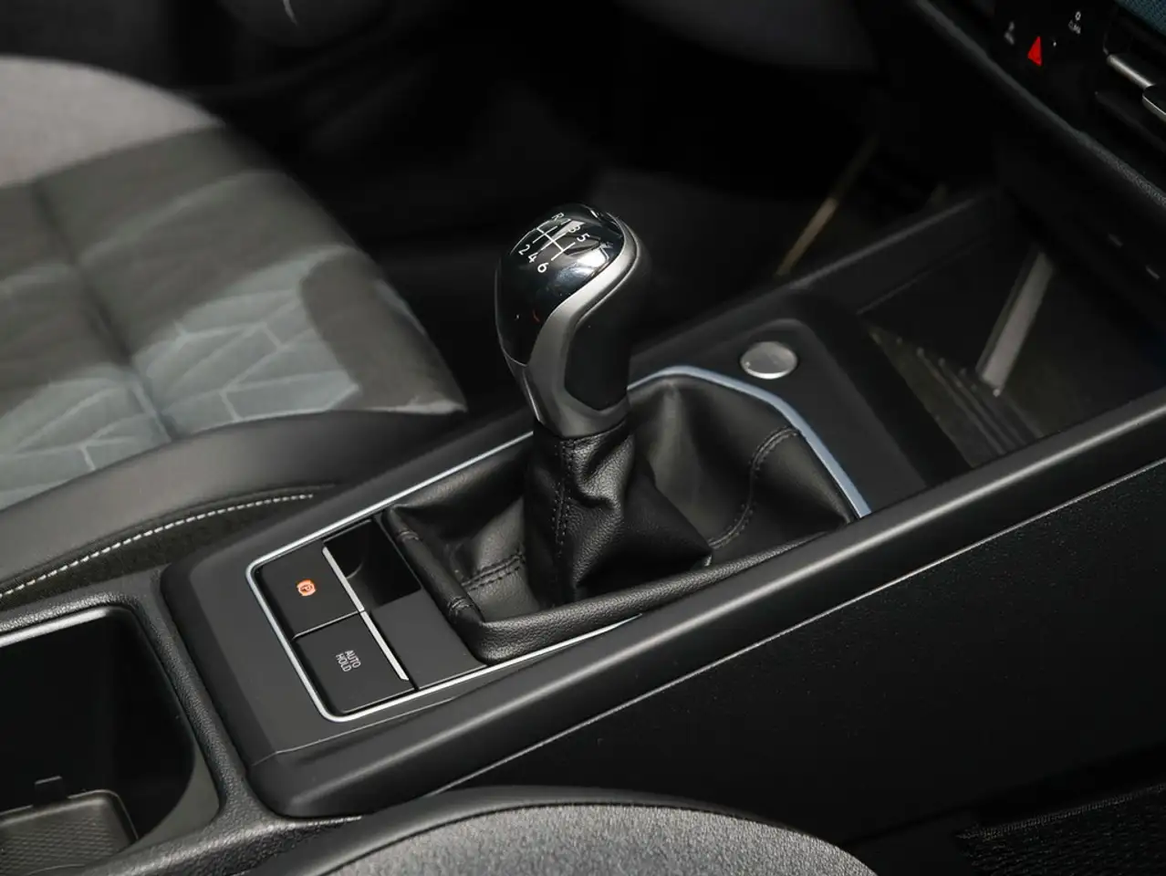 Volkswagen Golf VIII 9