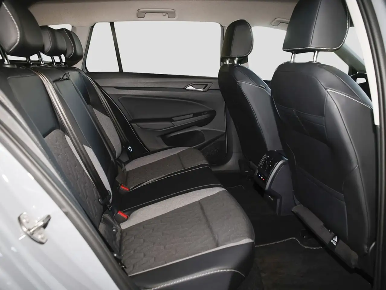 Volkswagen Golf VIII 10