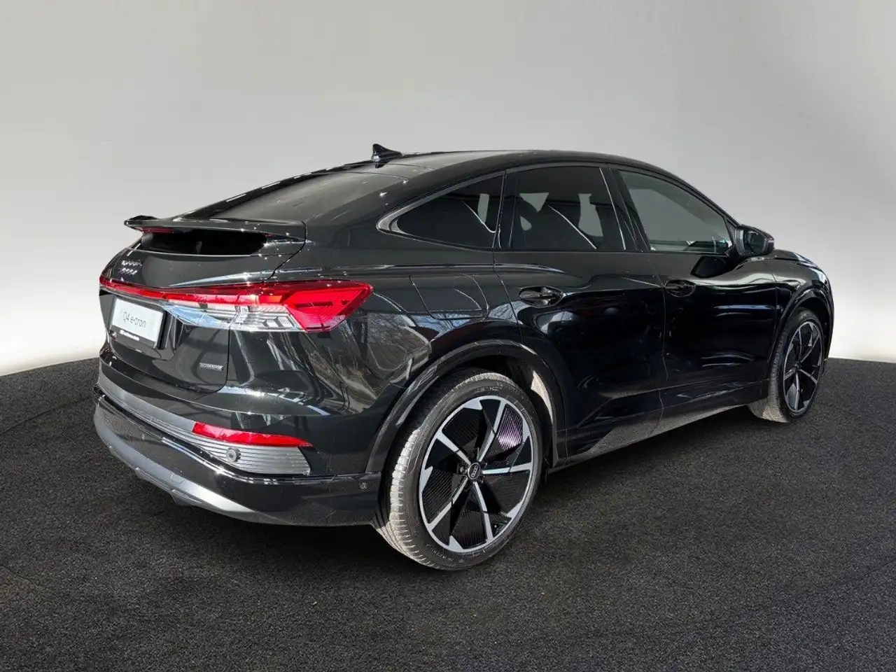 Audi Q4 10