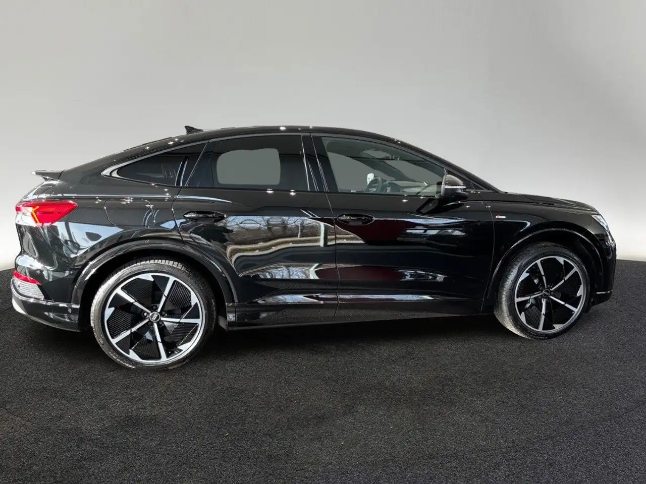 Audi Q4 11