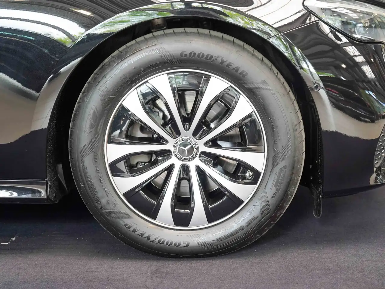 Mercedes-Benz E 220 2