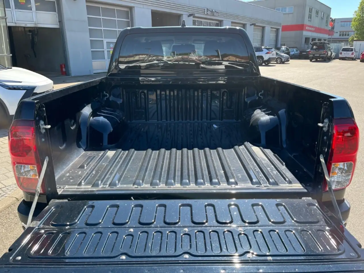 Toyota Hilux 9