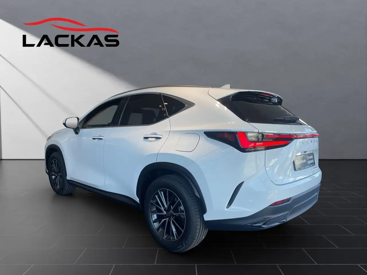 Lexus NX 3