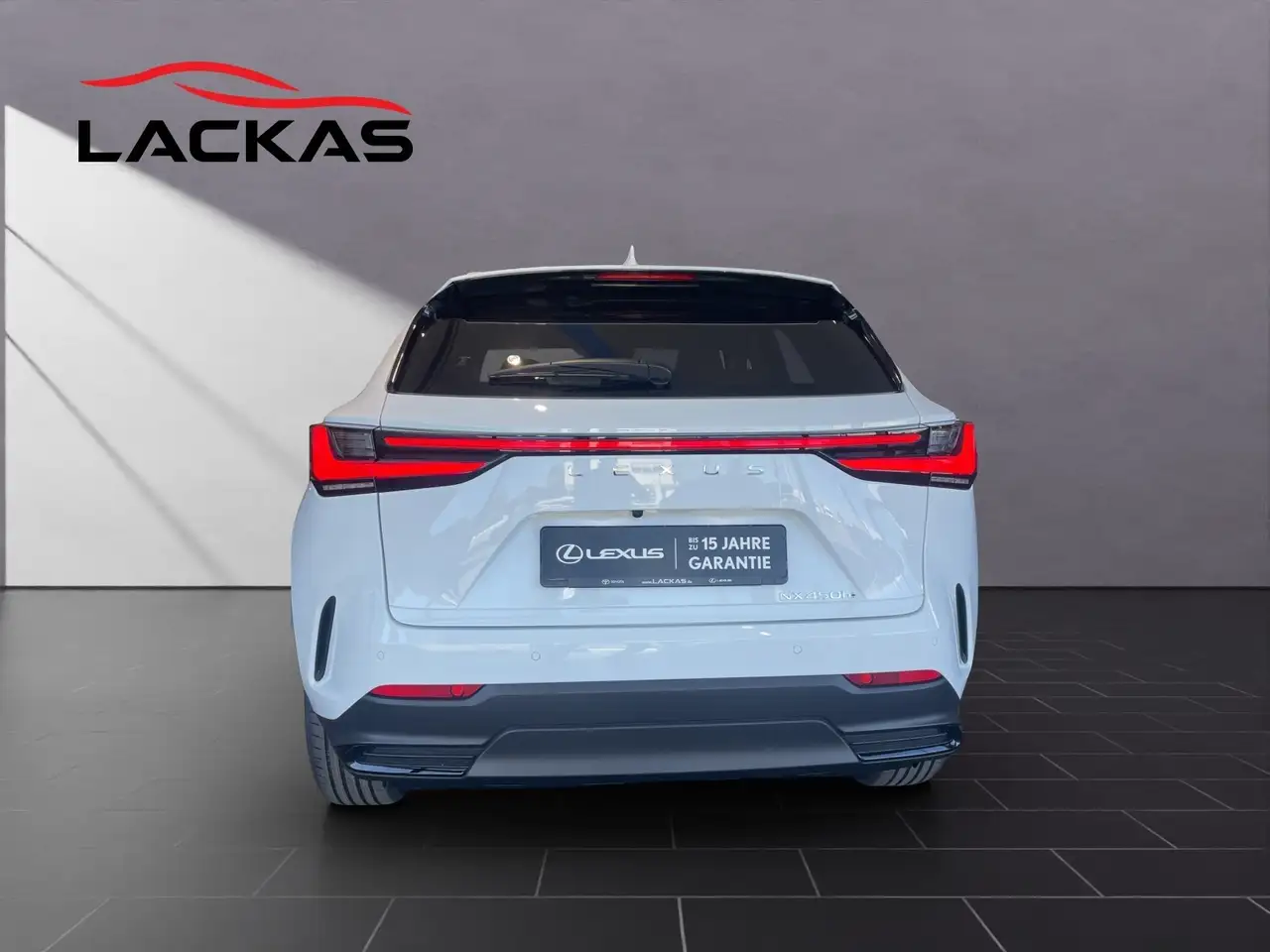 Lexus NX 4