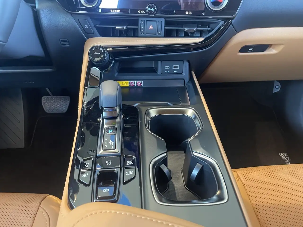Lexus NX 14