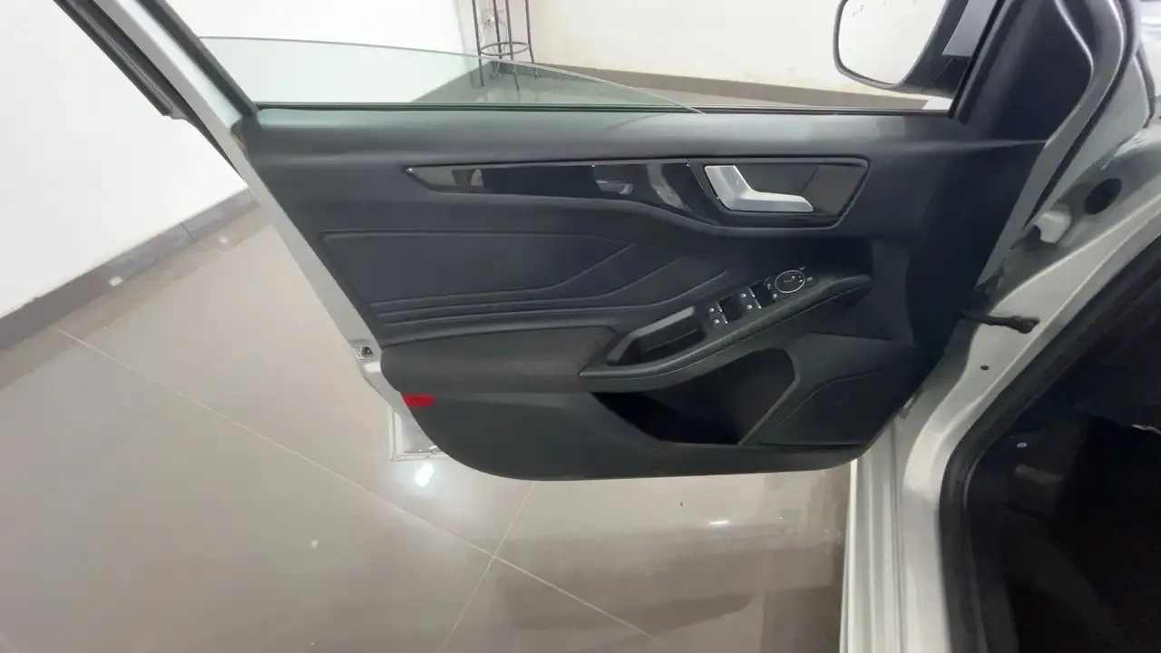 Ford Focus 10