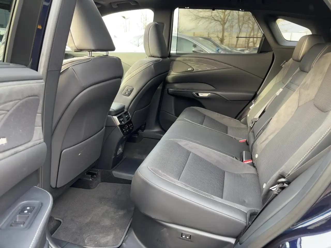 Lexus RX 9