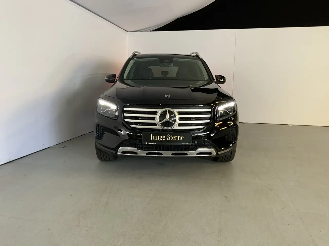 Mercedes-Benz GLB 200 2