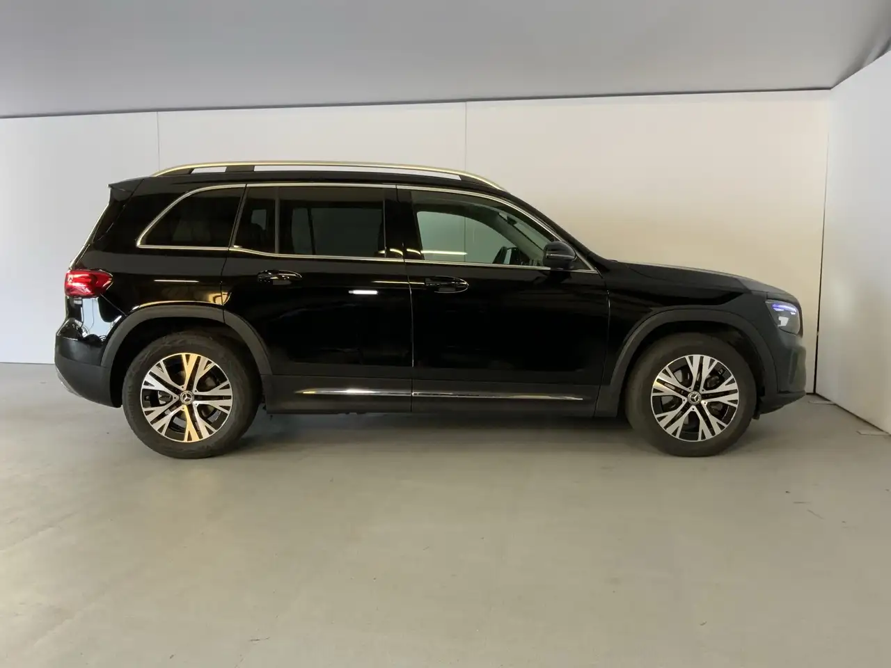 Mercedes-Benz GLB 200 4
