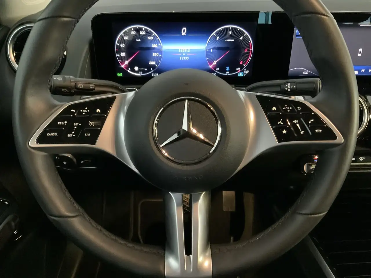 Mercedes-Benz GLB 200 10
