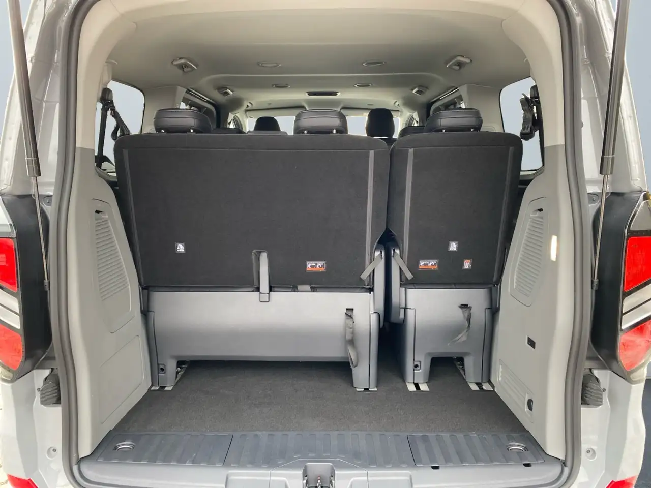 Ford Tourneo 14