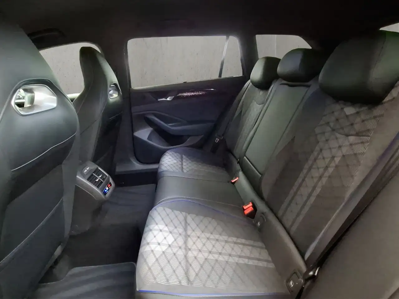Volkswagen Passat 13
