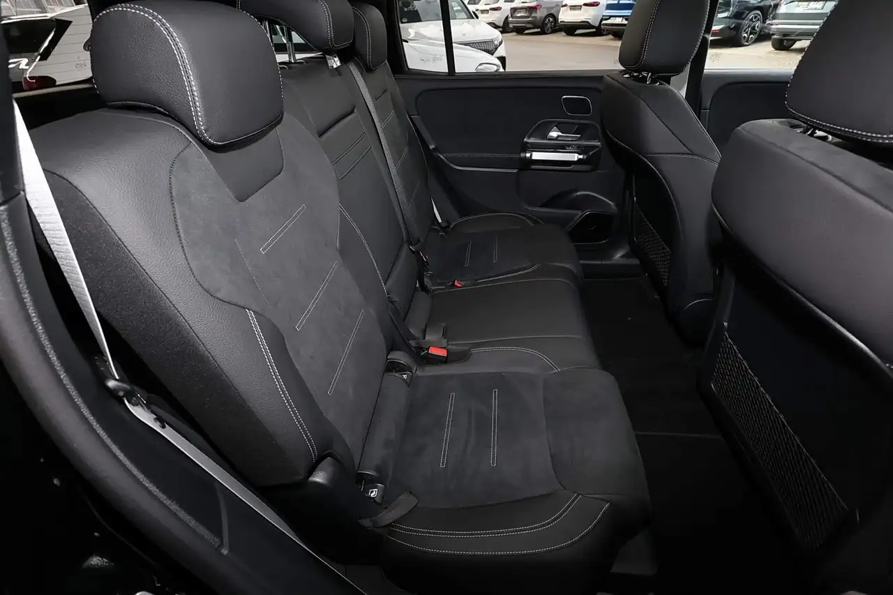 Mercedes-Benz GLB 200 6