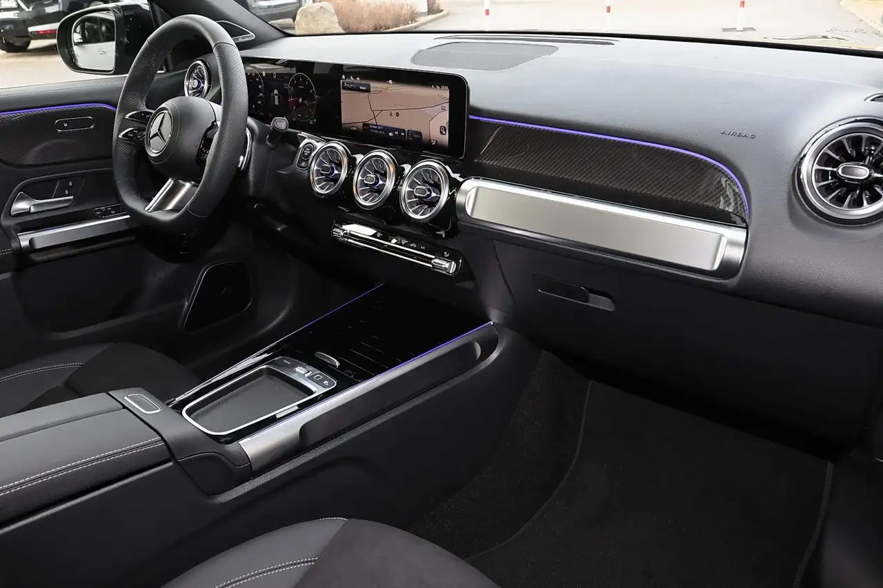 Mercedes-Benz GLB 200 8