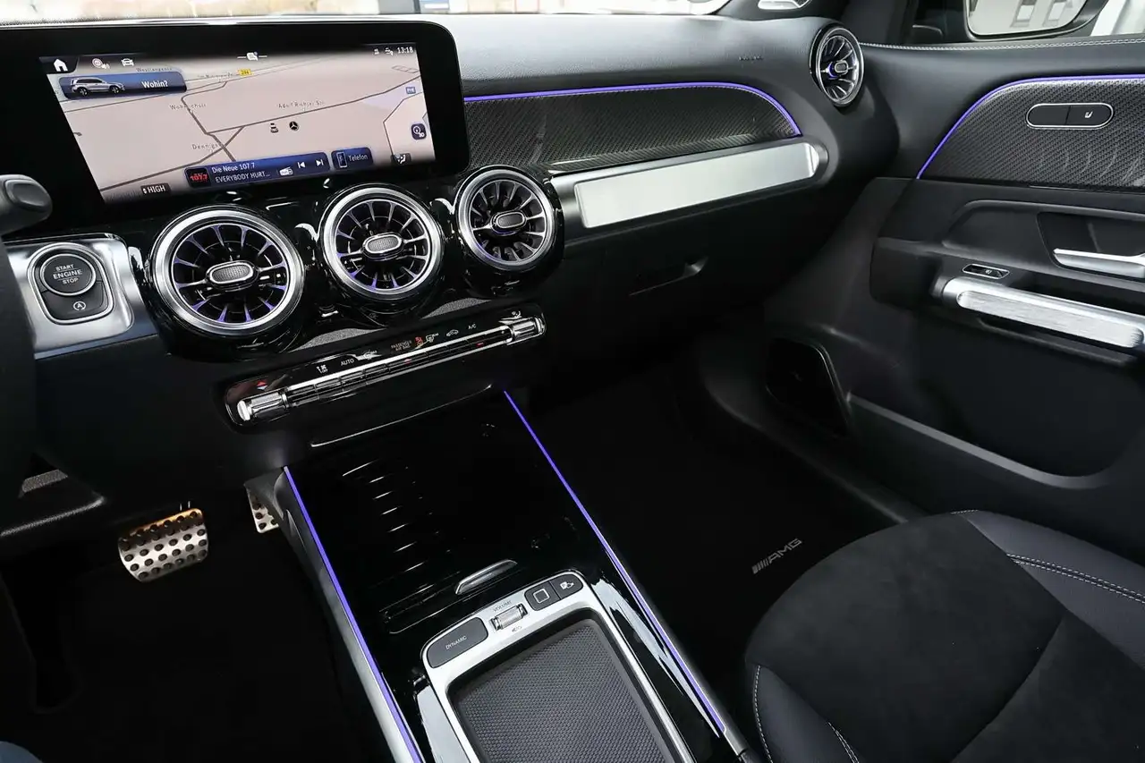 Mercedes-Benz GLB 200 10