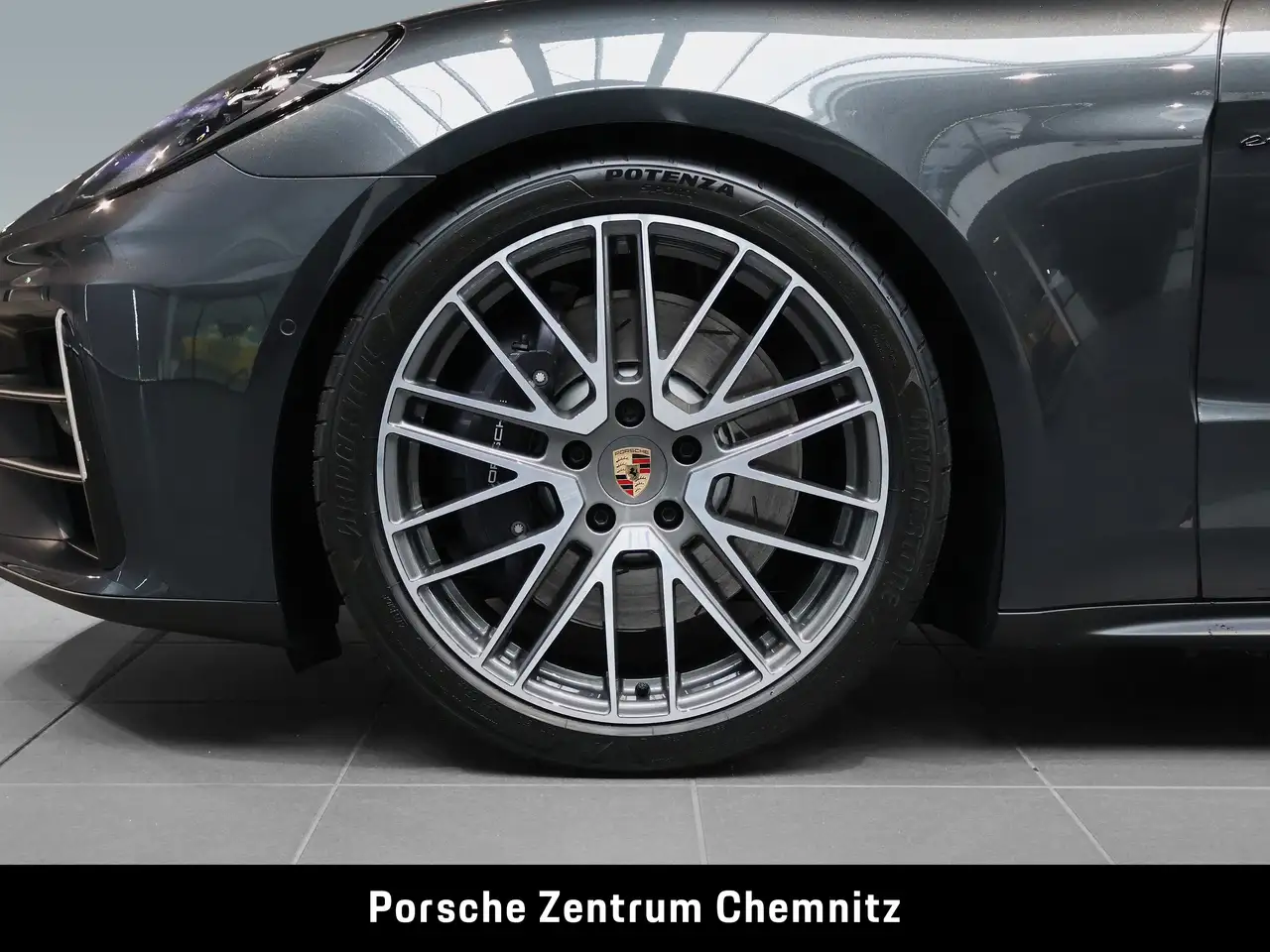 Porsche Panamera 4 6