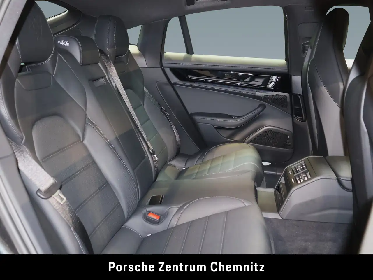 Porsche Panamera 4 8
