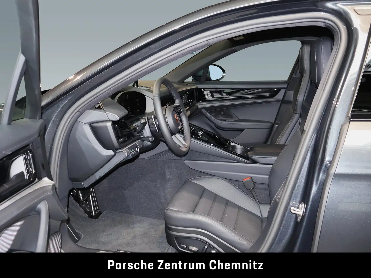 Porsche Panamera 4 12