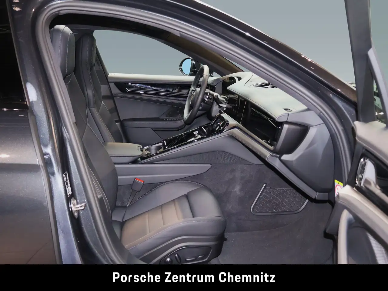 Porsche Panamera 4 13