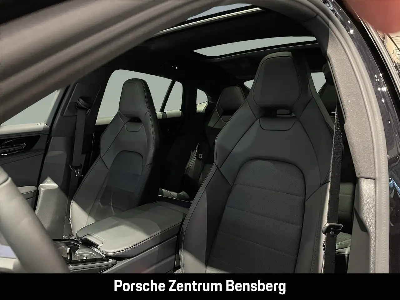 Porsche Panamera 4 13