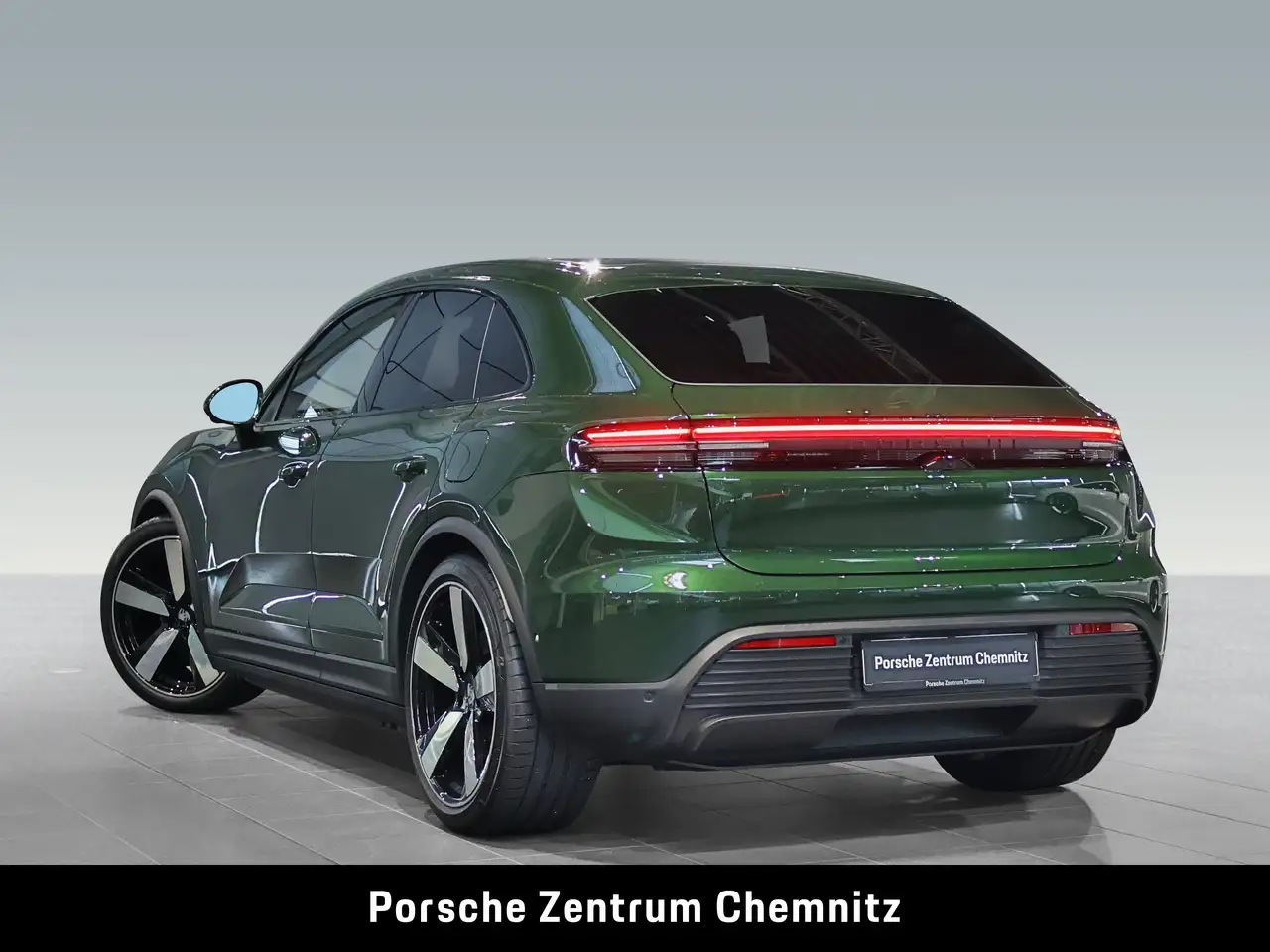 Porsche Macan 4 3