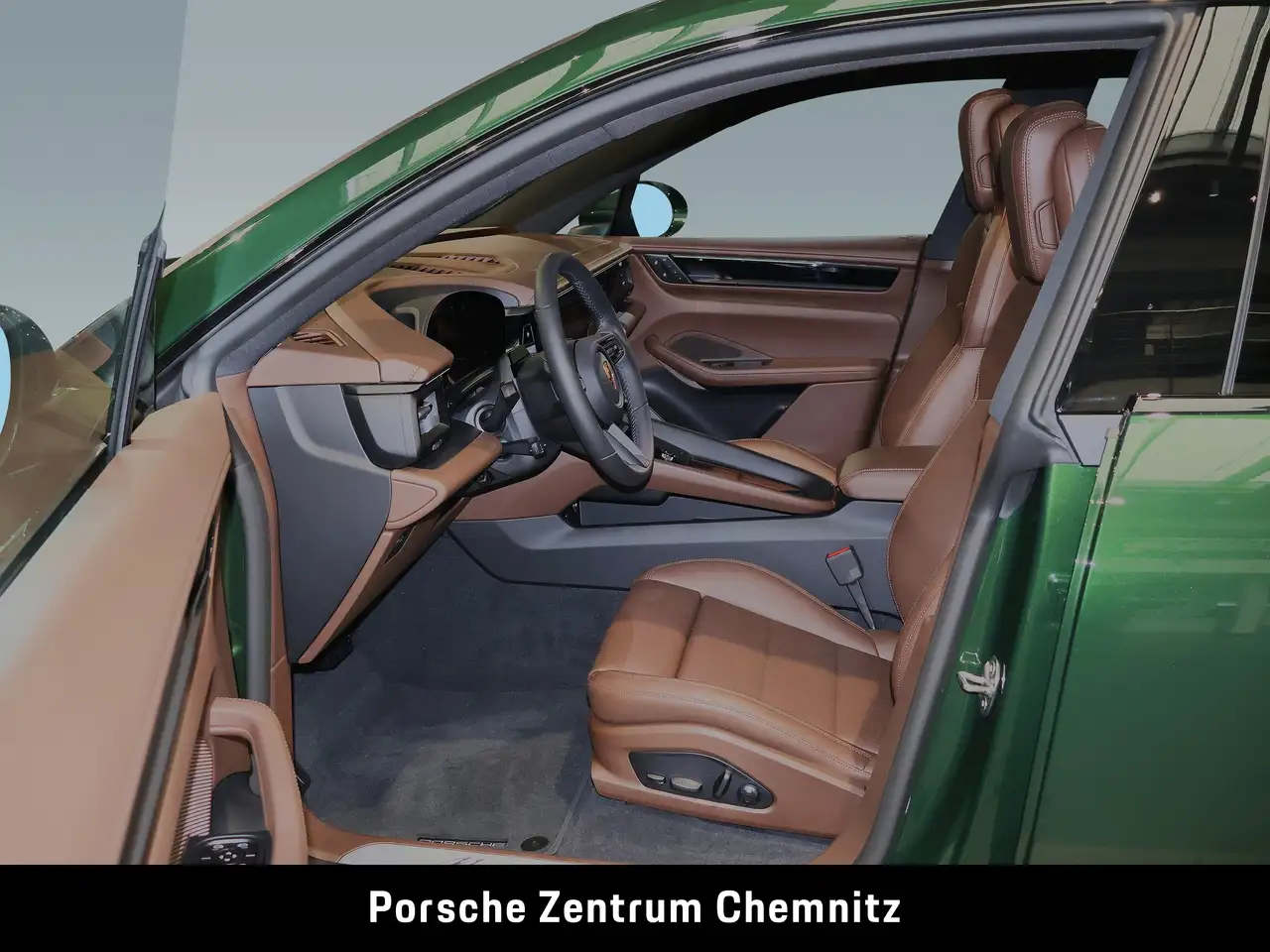 Porsche Macan 4 12