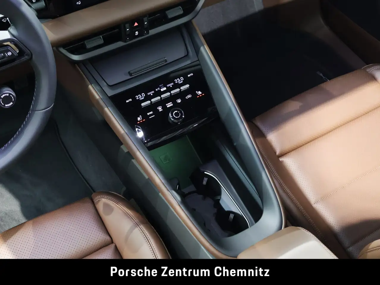 Porsche Macan 4 15