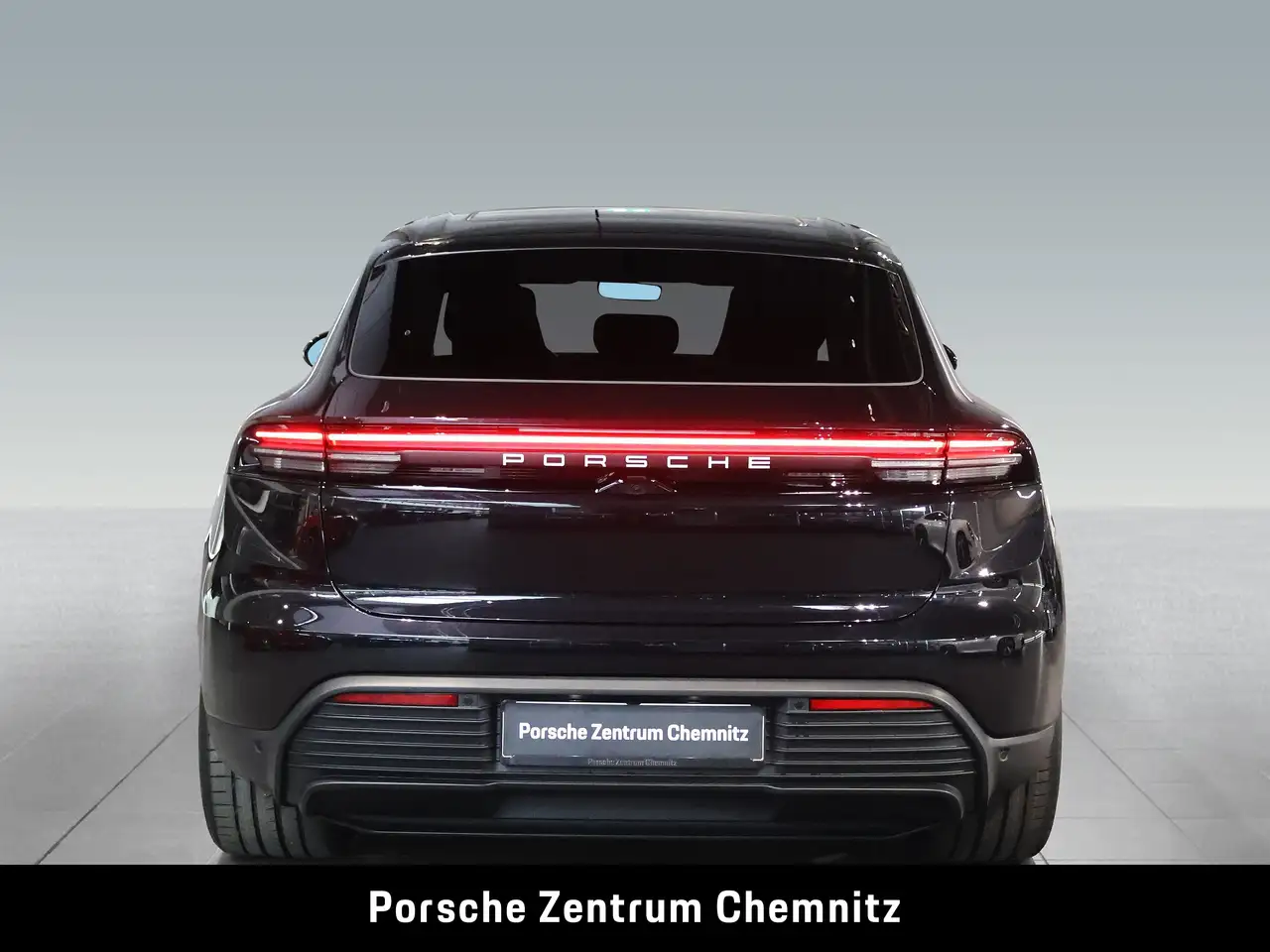 Porsche Macan 4 5