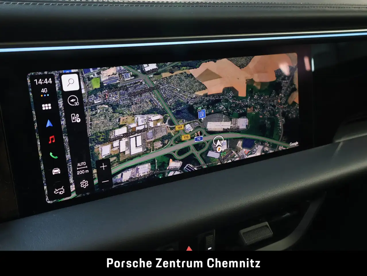 Porsche Macan 4 15