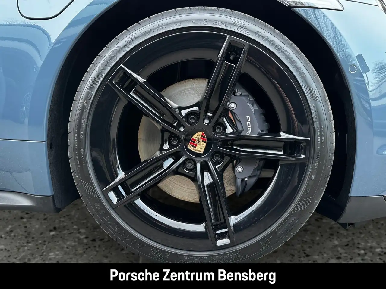 Porsche Taycan 11