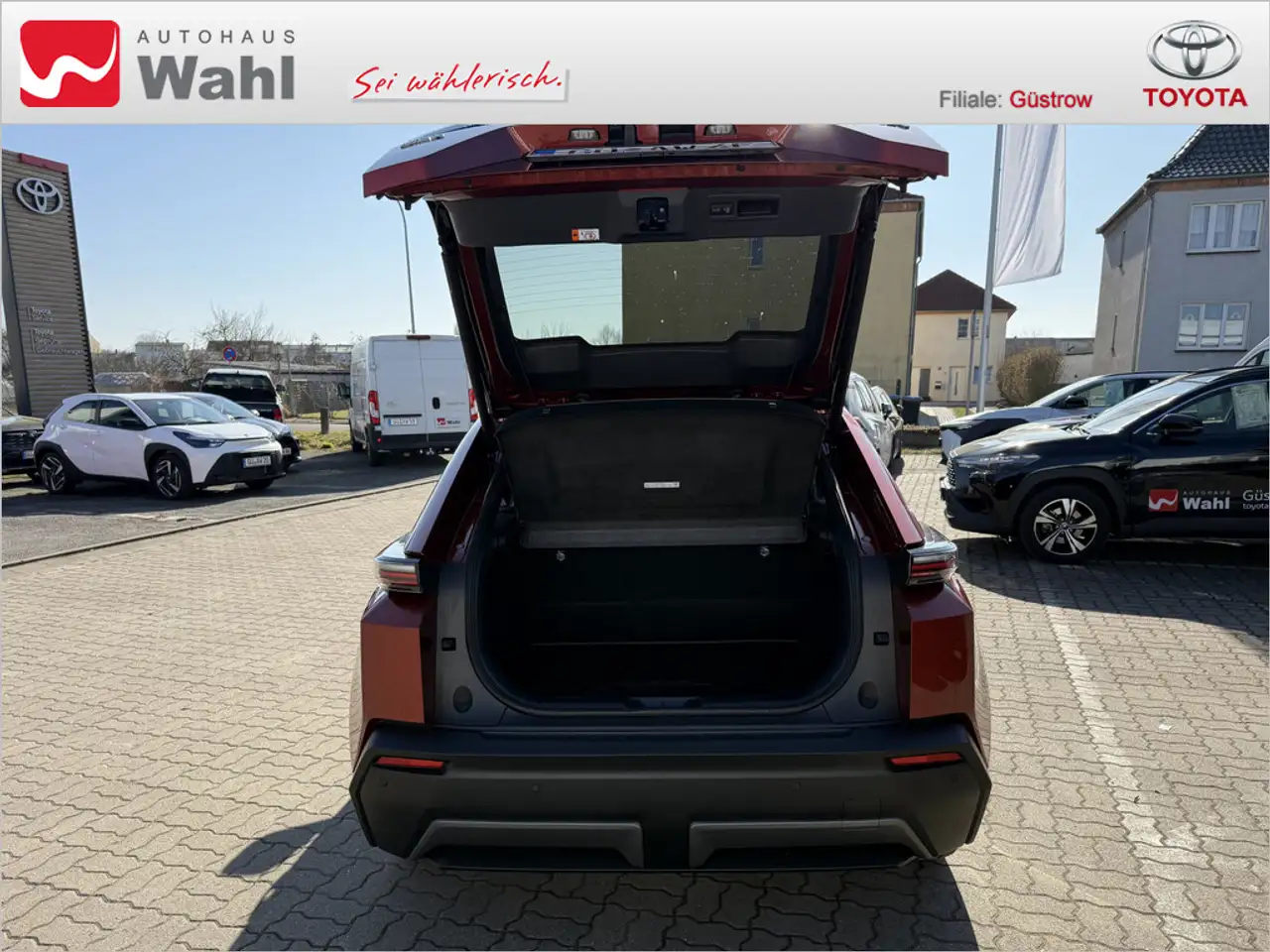 Toyota C-HR+ 165 11