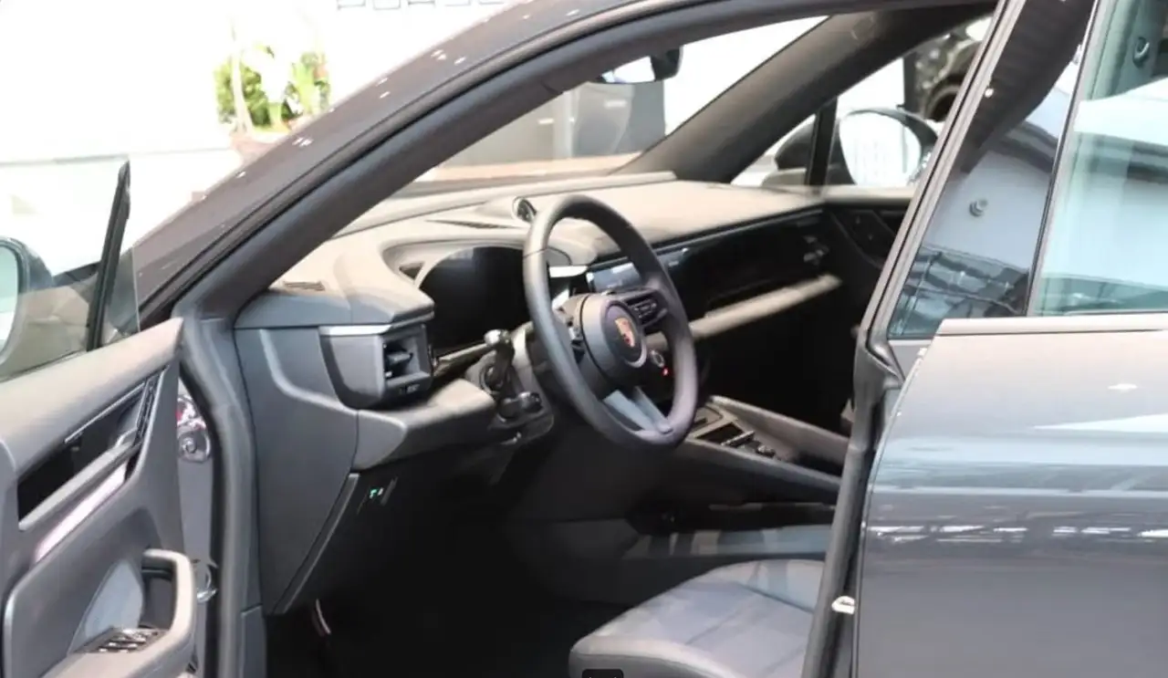 Porsche Macan 8