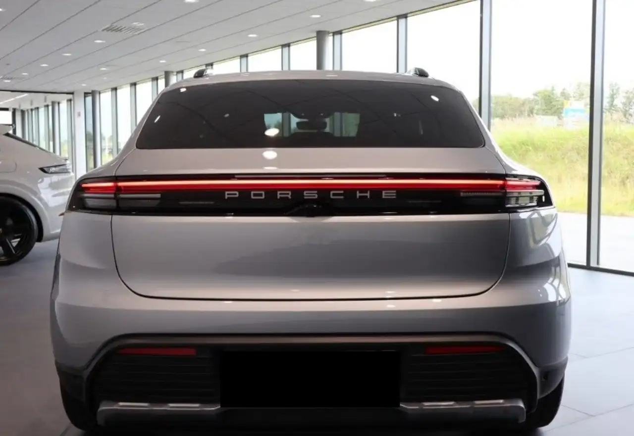 Porsche Macan 4