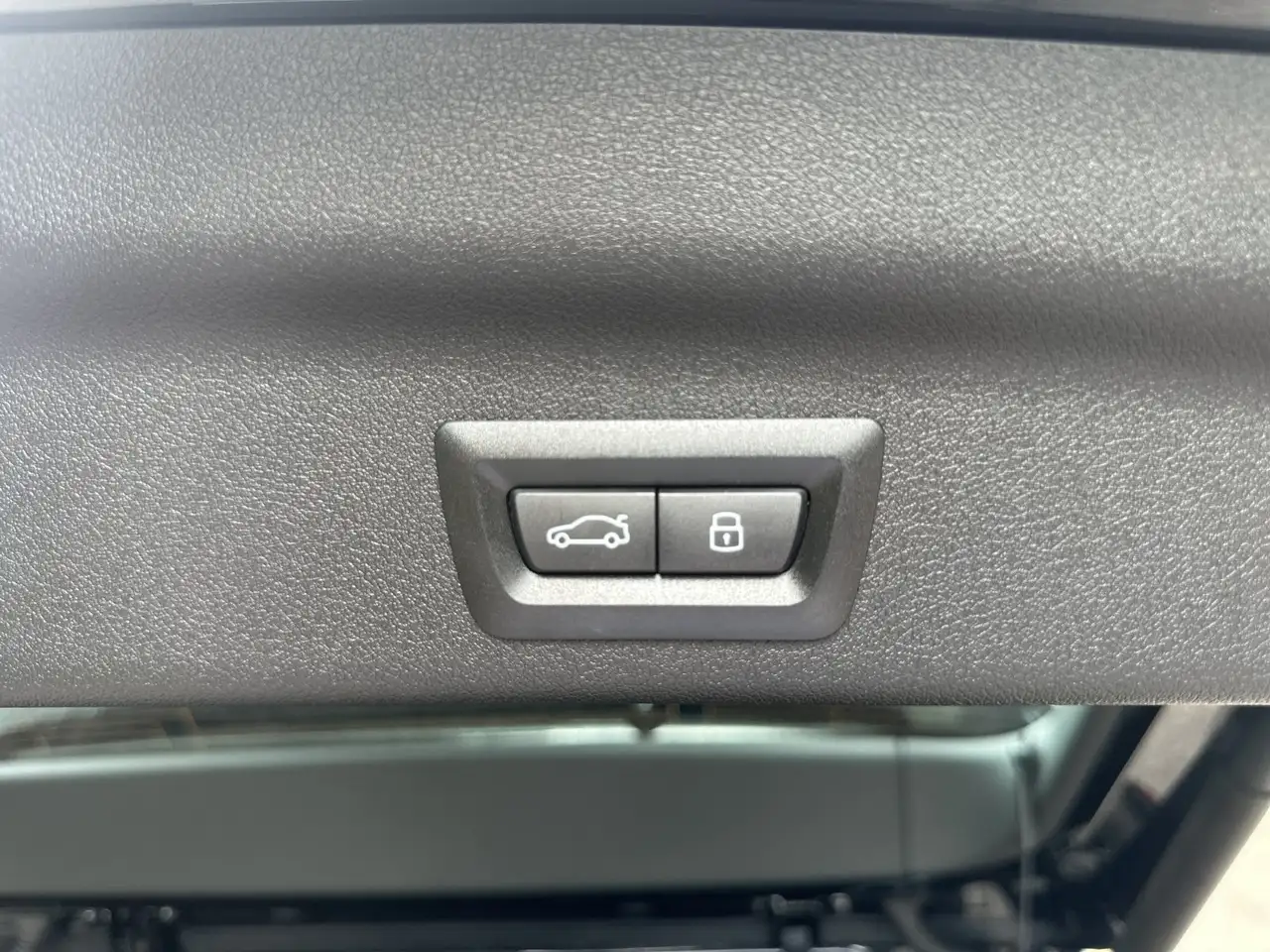 BMW iX1 13