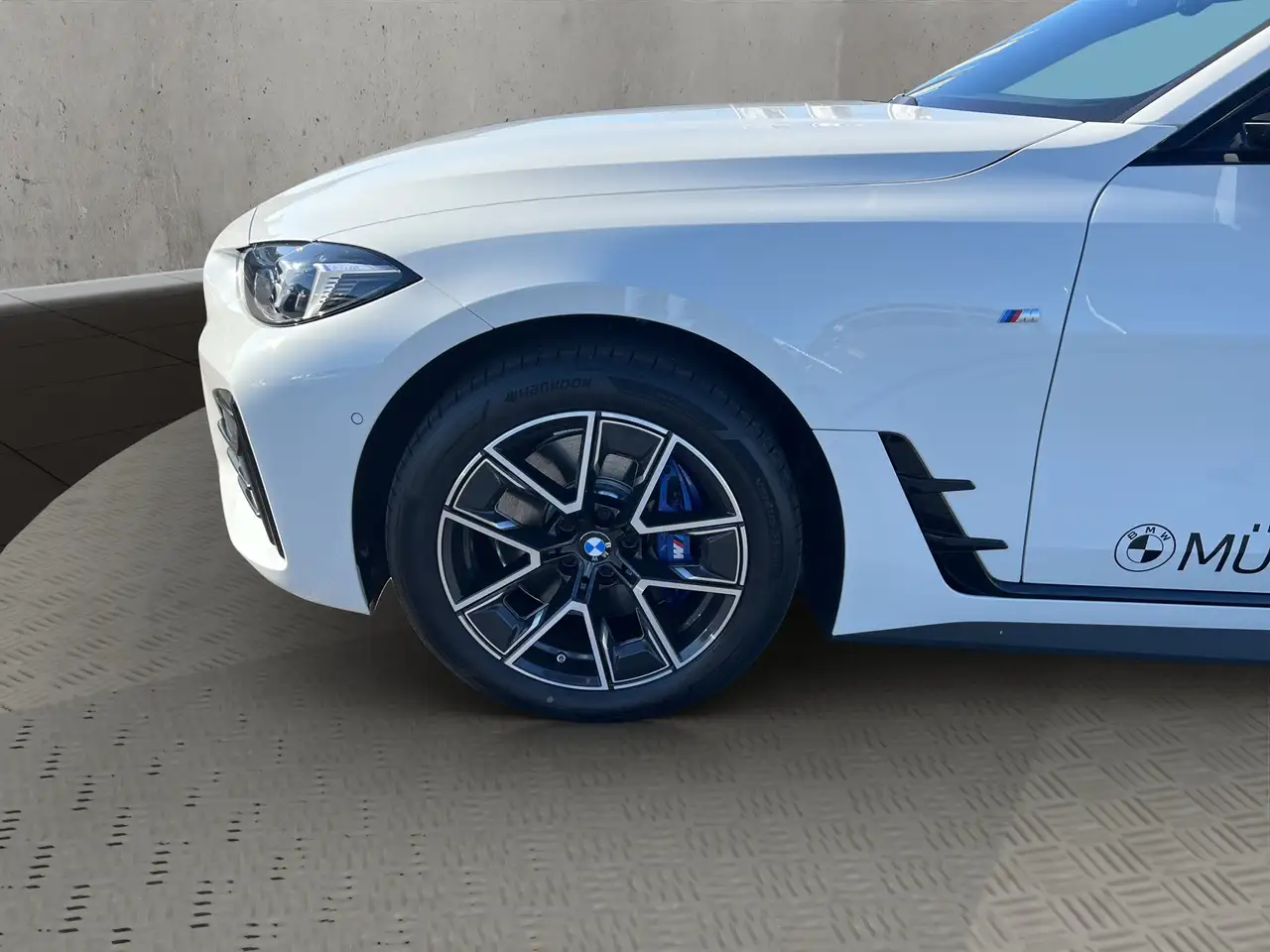 BMW i4 10