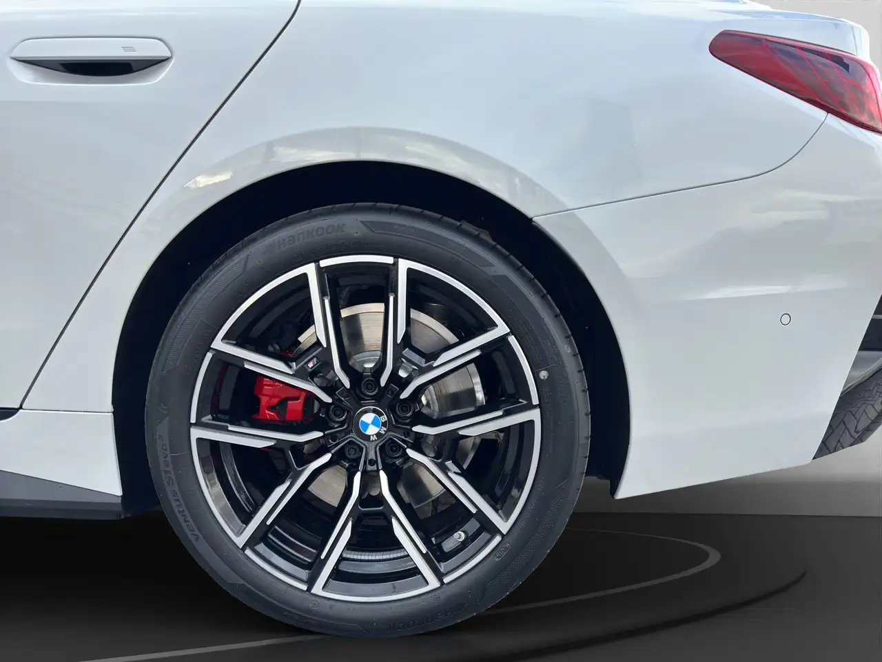 BMW i4 10