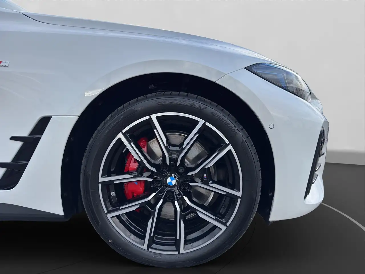 BMW i4 12
