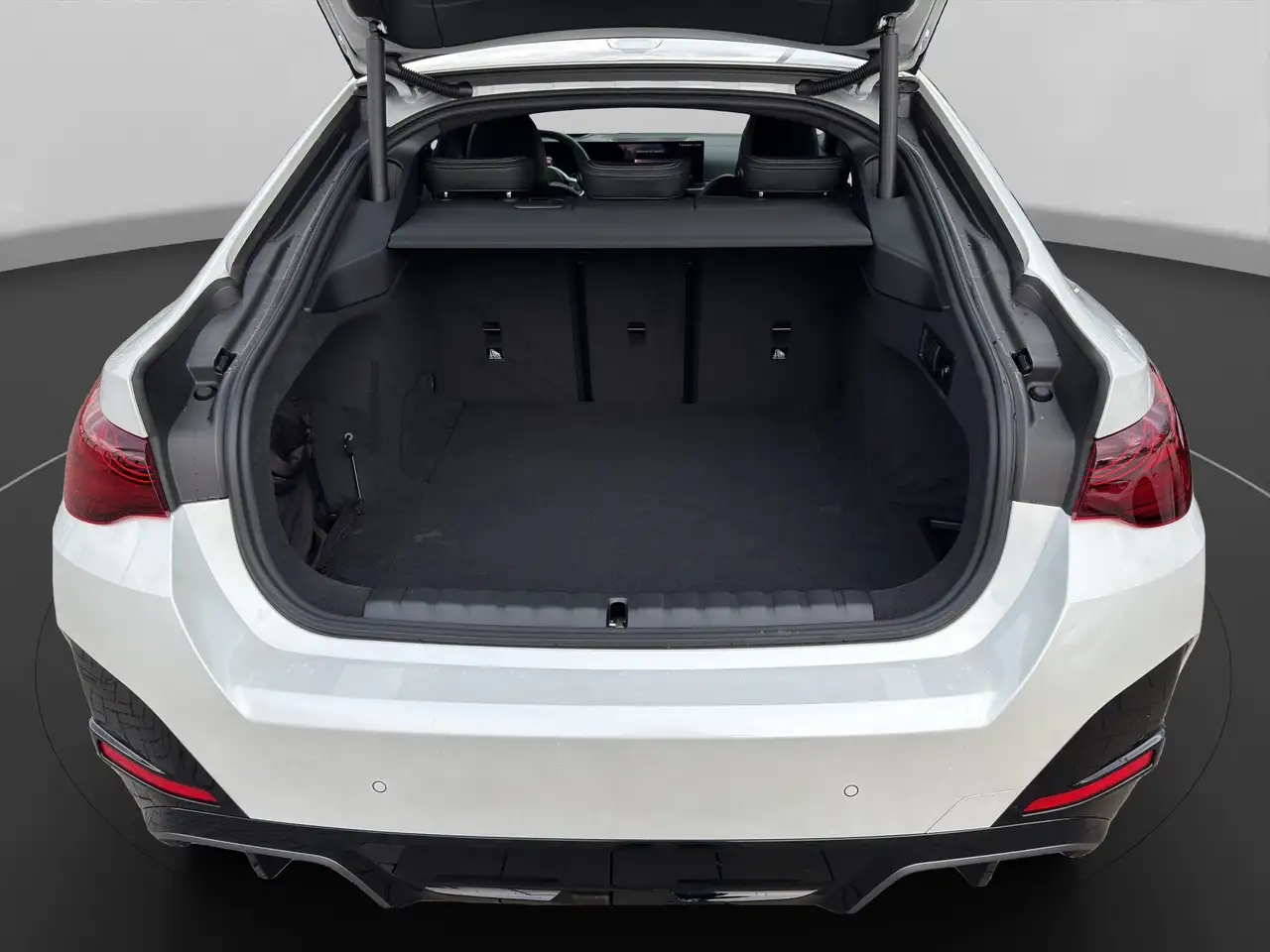 BMW i4 15