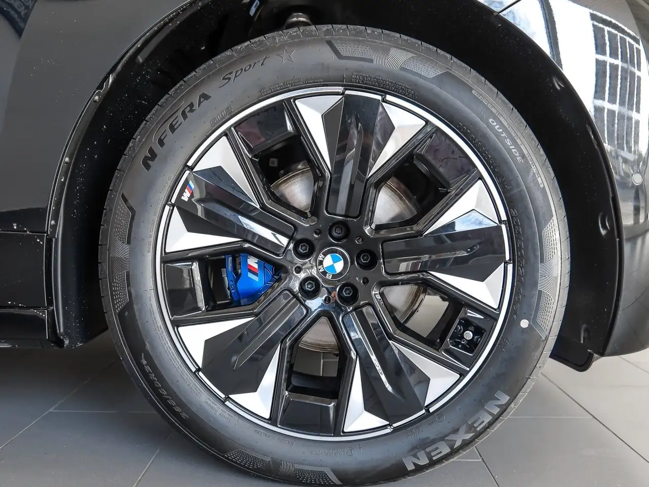 BMW iX 4