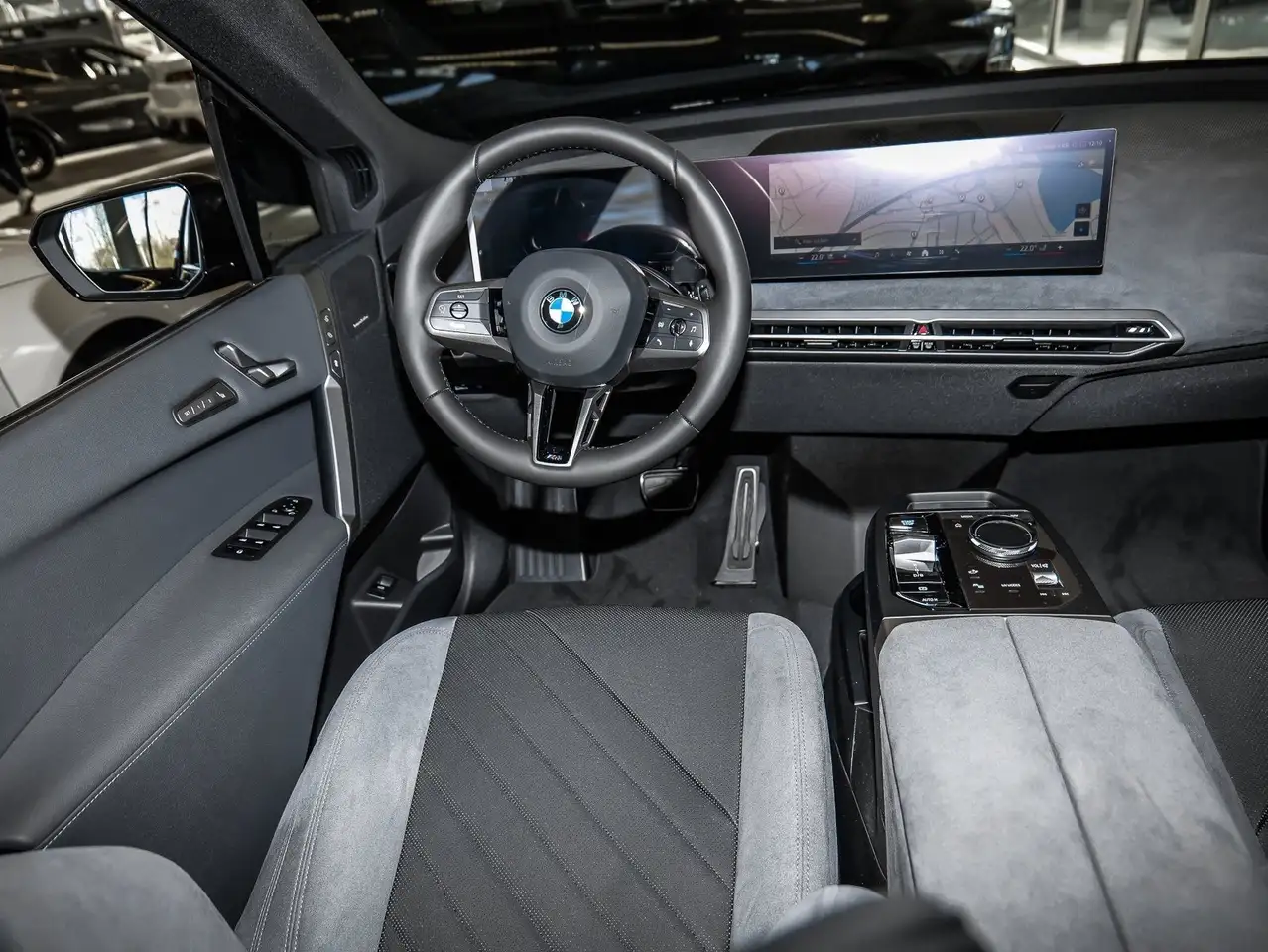 BMW iX 13