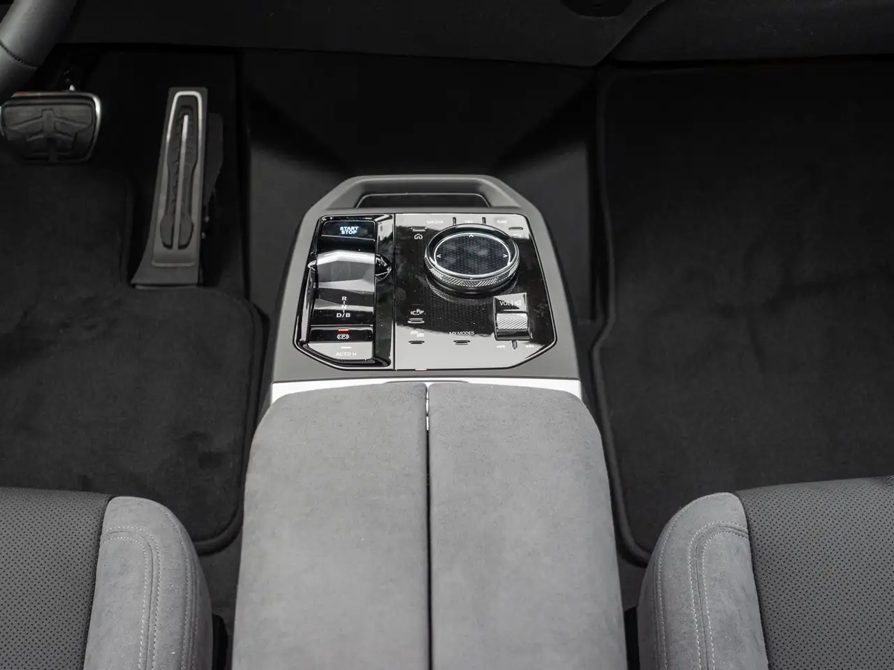 BMW iX 11
