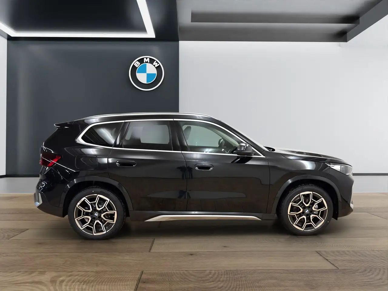 BMW iX1 8