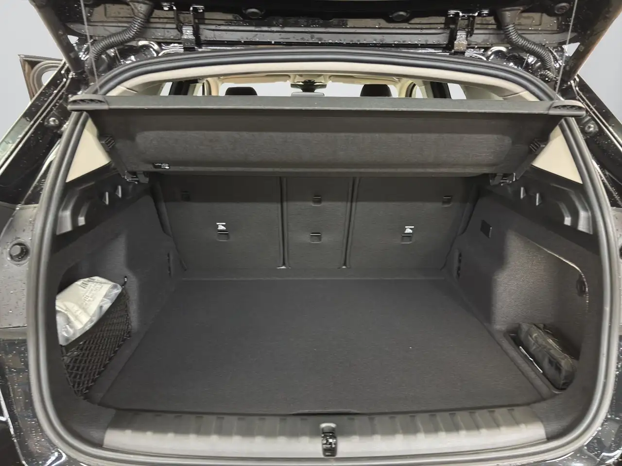 BMW iX1 12